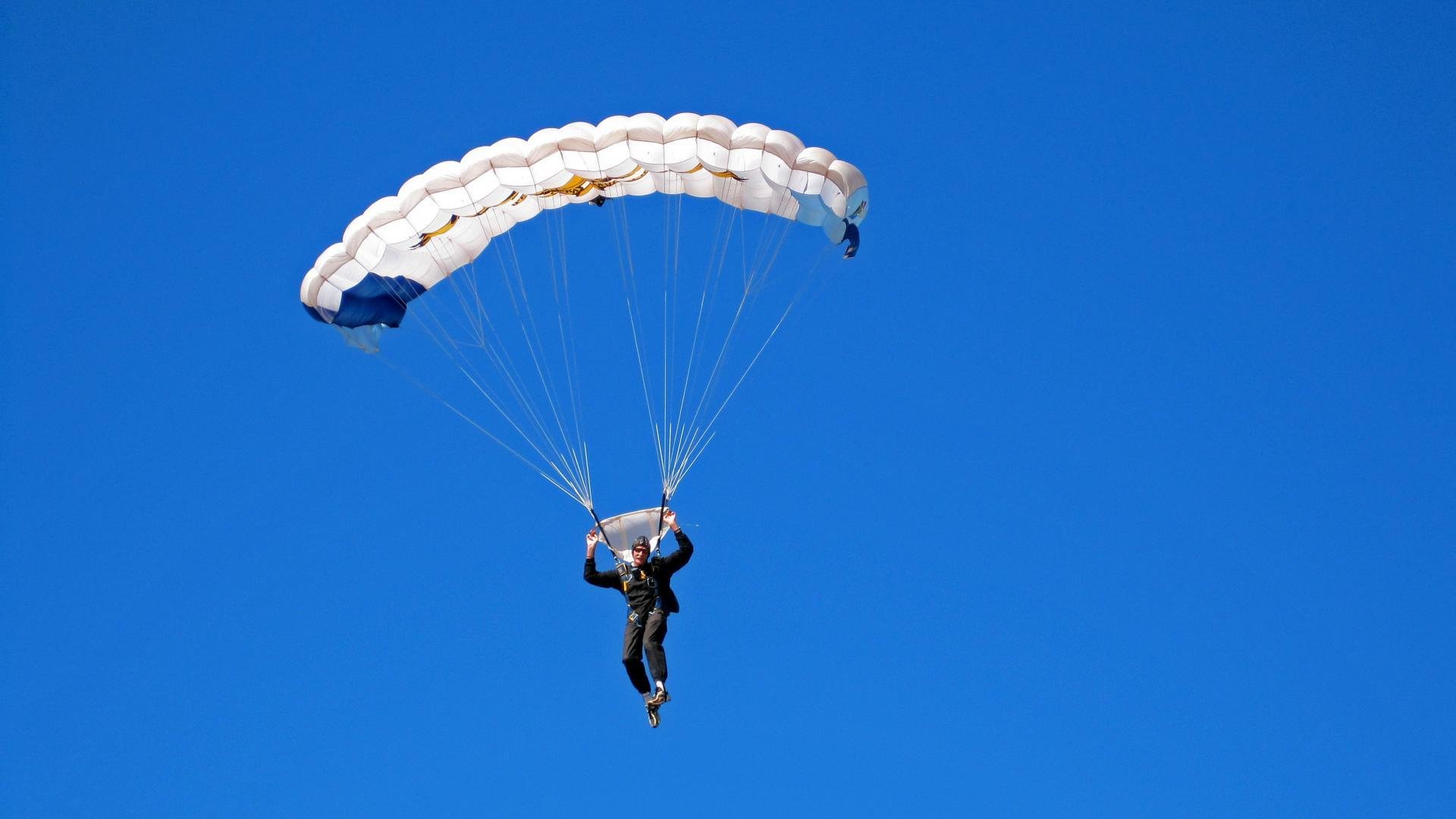 开云在线直播-飞行背包竞赛：科技驱动的空中运动，飞行背包能飞多久